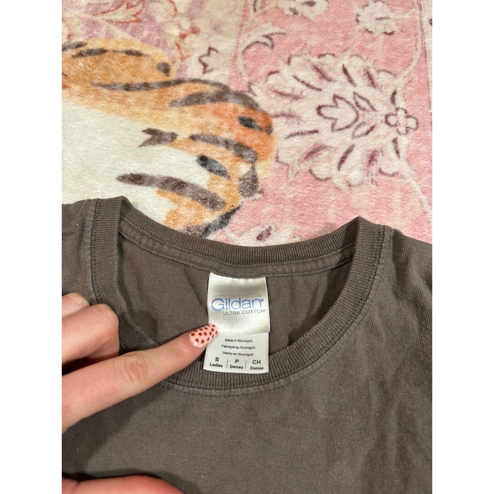 Girls Who Love Fishing Are Rare Wife Em Up Graphic Baby Tee T Shirt Womens Small - Picture 4 of 7